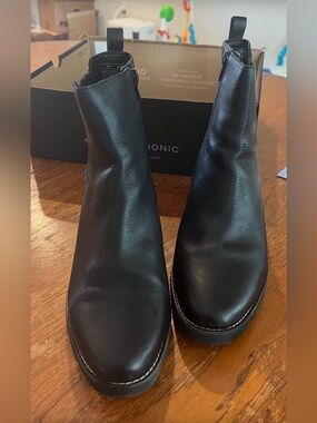 Vionic Aria wedge ankle booties